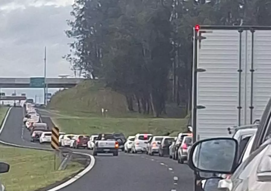 Filas travam acesso pela Anhanguera e motoristas reclamam